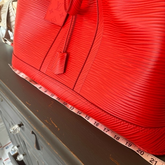 NWT Louis Vuitton Alma Travel GM Epi Leather Vermillon Red - Picture 9 of 13